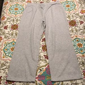 NWOT Gray sweatpants with pockets. XL